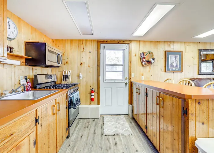 2 Mi To Main Street: Mtn-view Escape In Lander! *