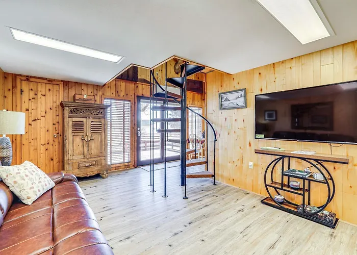 2 Mi To Main Street: Mtn-view Escape In Lander!