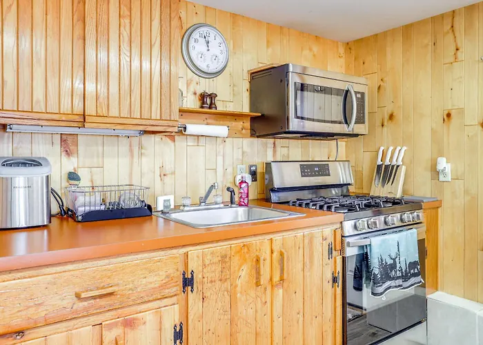 2 Mi To Main Street: Mtn-view Escape In Lander! Сasa de vacaciones Lander
